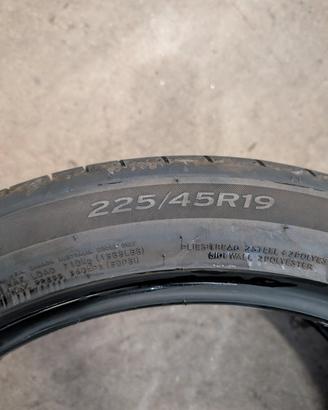 Hankook  225 45 r 19 estive