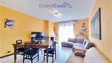 Appartamento a Varano con 3 camere, garage e corte