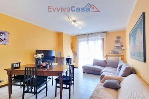 Appartamento a Varano con 3 camere, garage e corte