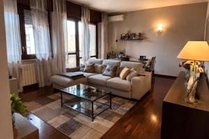 Bilocale con terrazzo e box a Caronno Pertusella