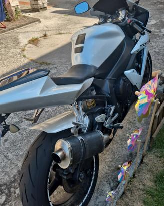 r1 del 2002 per pezzi di ricambio o da  sistemare