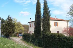 Appartamento in campagna con garage, dependance e