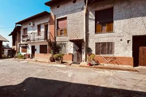CASA DI CORTE A CASATENOVO