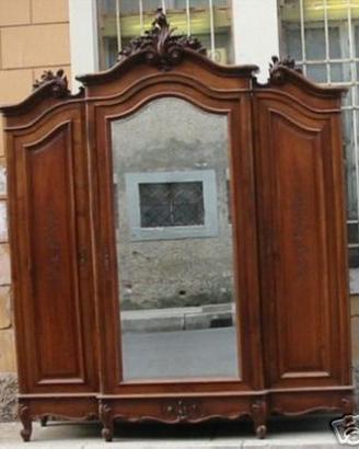 Antico armadio in noce