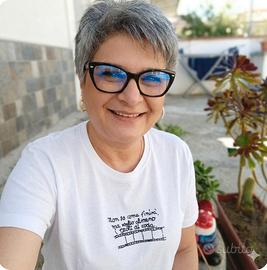 T-shirt ricamata a mano. Pezzo unico. 