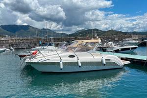 Mano marine 22,52 Cabin con motore Diesel 200cv