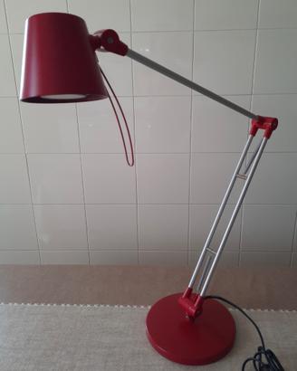 Lampada da tavolo con braccio regolabile