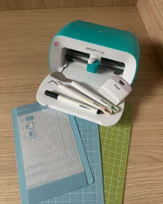 Cricut Joy con accessori e tappetini