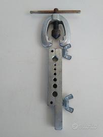 Cartellatrice flangiatubi 