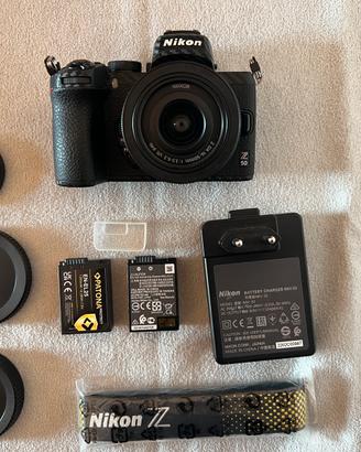 Nikon Z50, obiettivo, 2 batterie