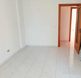 3 Camere + cucina + servizio + posto auto