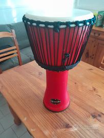 strumento musicale  tamburo africano(  DJEMBE))) )