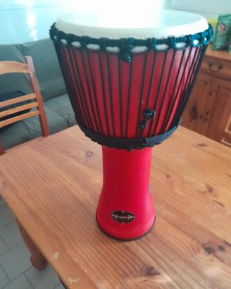 strumento musicale  tamburo africano(  DJEMBE))) )