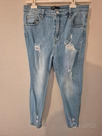 jeans chiari effetto strappato
