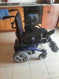 Carrozzina elettrica per anziani e disabili