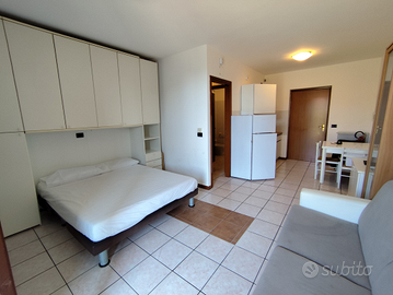 Bel monolocale arredato