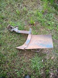 Aratro artigianale per motocoltivatore 