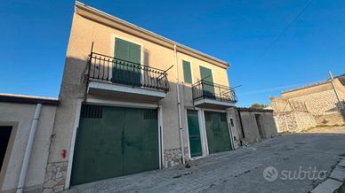 Palazzo Adriano - Casa su due piani e mansarda