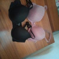 Due reggiseni imbottiti