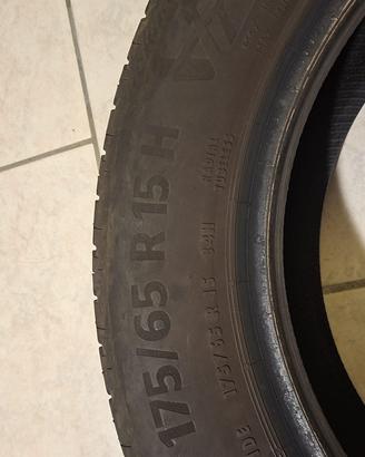Gomme auto