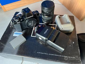 Olympus OM-D E-M10 Mark II + Flash