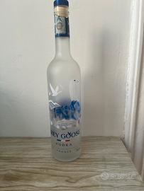 Bottiglia vuota  grey goose vodka