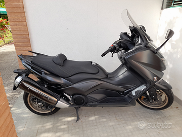 Motociclo yamaha tmax530