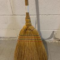 Scopa di saggina nuova