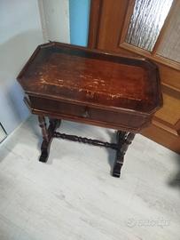 Tavolino vintage ‘800 in legno con cassetto