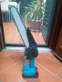 .motosega con corpo estensibile 