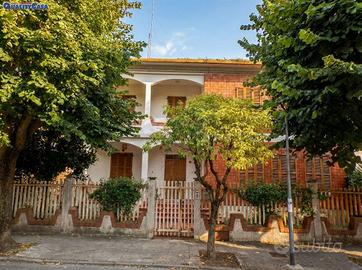 Villa singola su due livelli a montemarciano