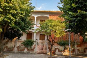 Villa singola su due livelli a montemarciano