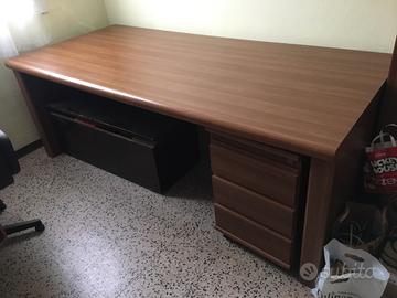 Scrivania direzionale con cassettiera
