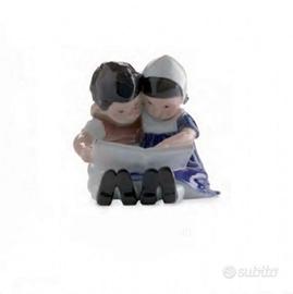 Royal Copenhagen Statuina Bimbi che Leggono