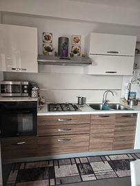 cucina 3 metri lineari colore legno scuro