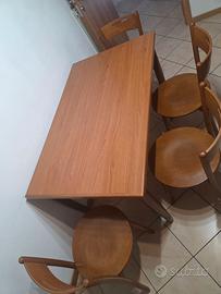 Tavolo con 4 sedie da cucina in ciliegio