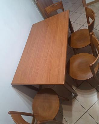 Tavolo con 4 sedie da cucina in ciliegio