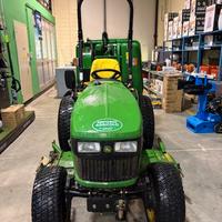 Trattorino usato john deere 2520 hst