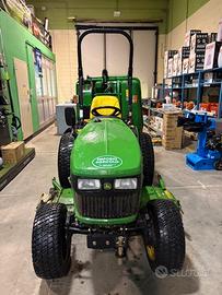 Trattorino usato john deere 2520 hst