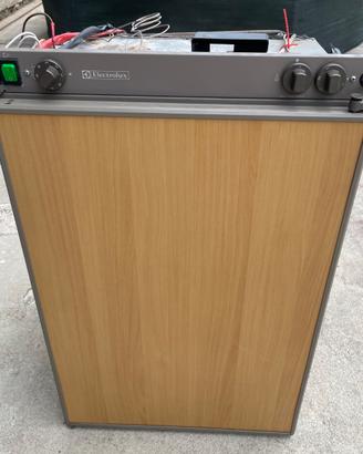 Frigo trivalente Electrolux