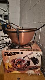 Pentola con meccanismo automatico per polenta