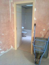 MONOLOCALE più servizi e ripostiglio a piano terra