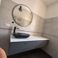 Bagno moderno cn lavabo in ceramica