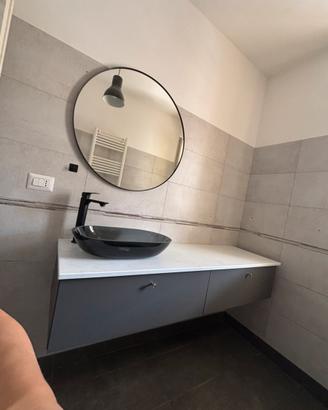 Bagno moderno cn lavabo in ceramica