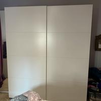 Armadio guardaroba con ante scorrevoli