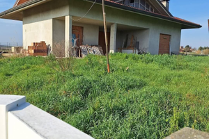 Villa grezza con mq.3000 di terreno