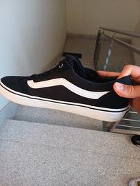 vans classiche nere