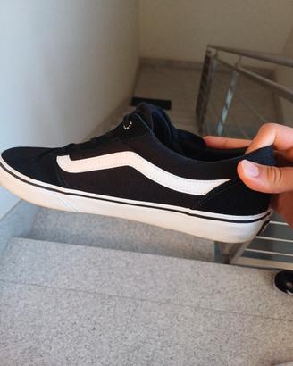 vans classiche nere