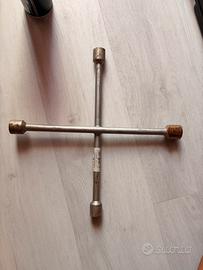 Chiave ruote auto croce