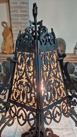 Lampada realizzata in traforo a mano